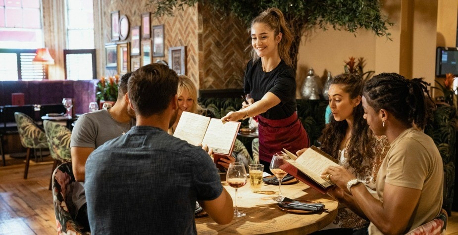 Comida à la carte: entenda como funciona esse tipo de restaurante e se vale a pena apostar no modelo